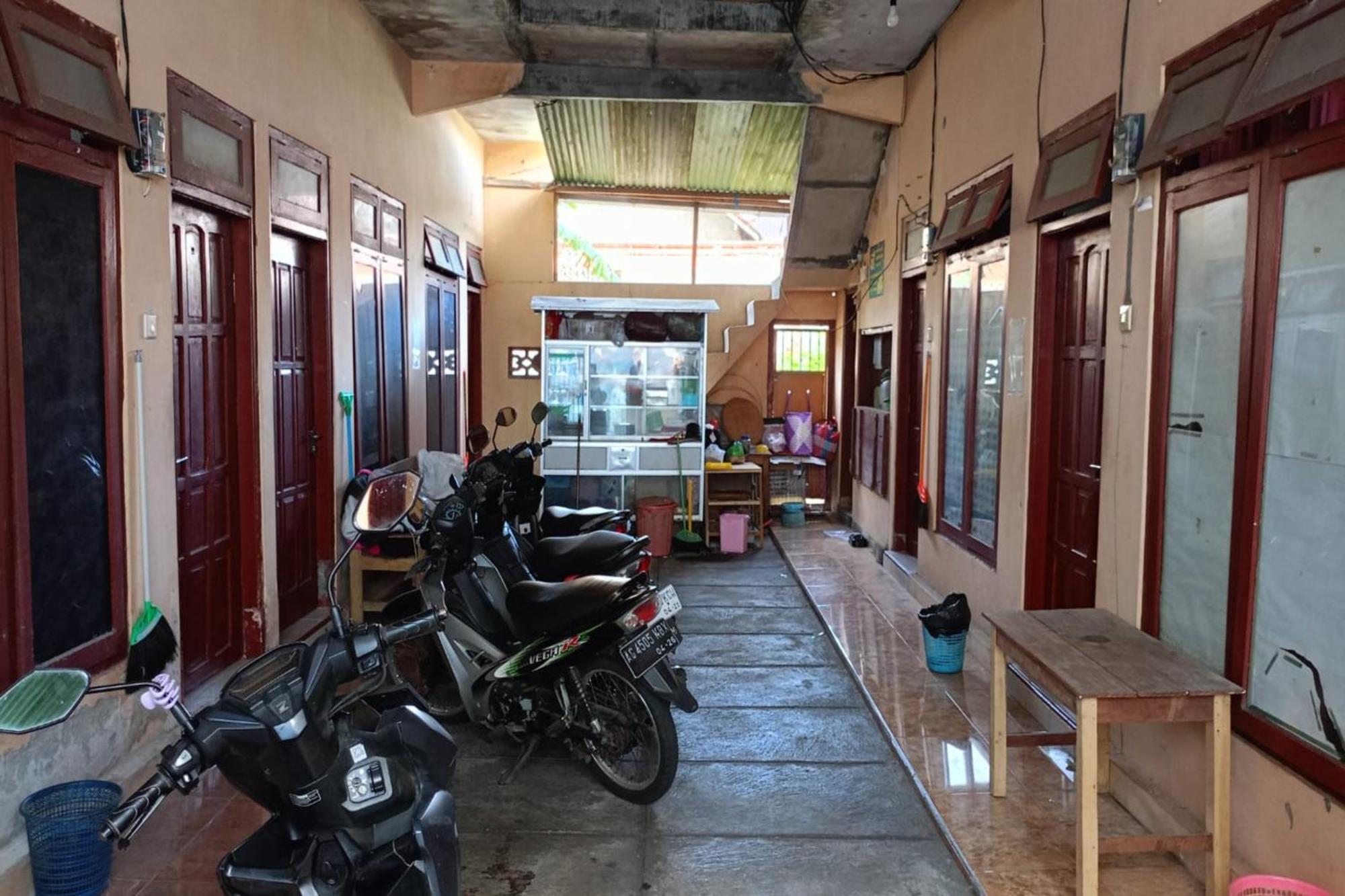 Oyo Life 93712 Vanda Family Blitar Экстерьер фото